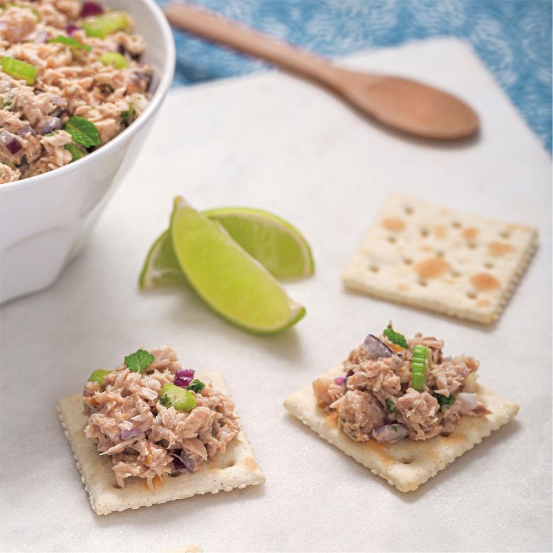 slide 4 of 9, Premium Original Saltine Crackers Lunch Snacks - 16oz, 16 oz