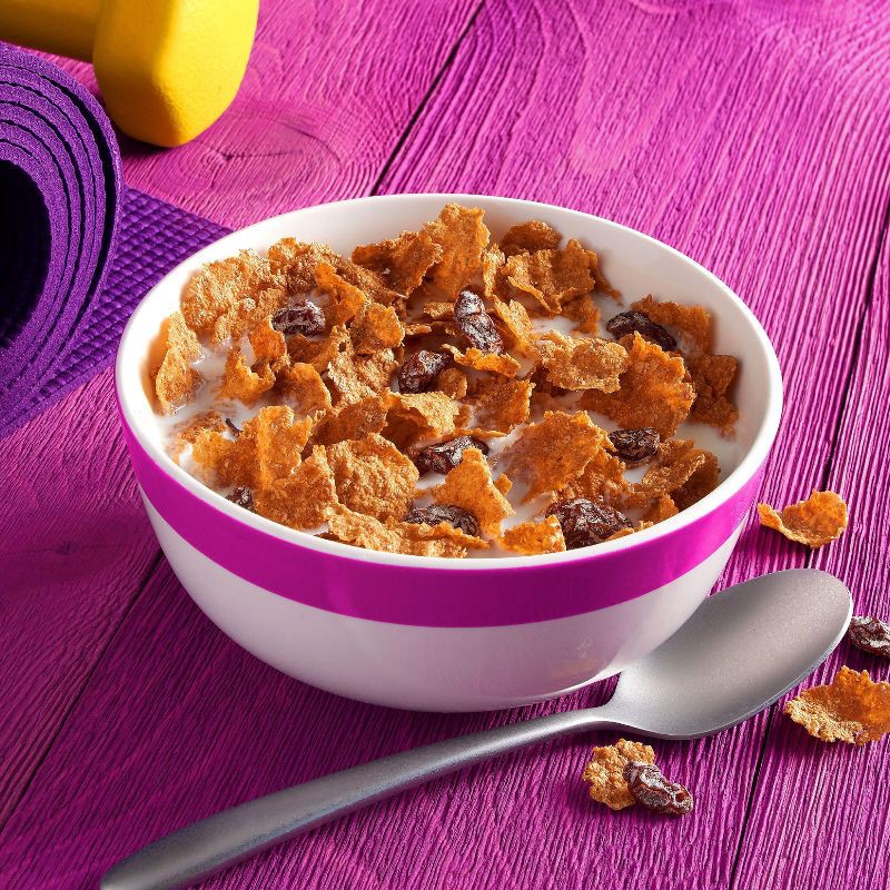 slide 12 of 18, Kellogg's Raisin Bran Breakfast Cereal - 16.1oz, 16.1 oz