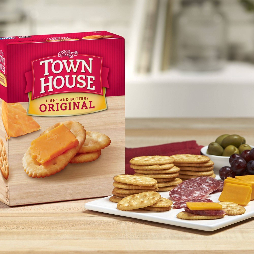 slide 5 of 7, Town House Original Oven Baked Crackers, 13.8 oz