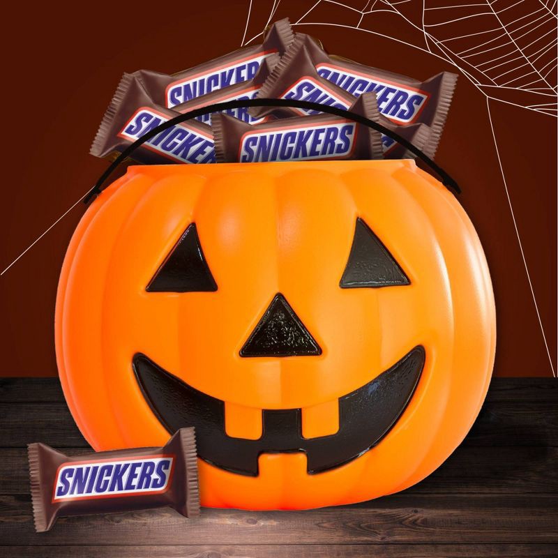 slide 4 of 11, Snickers Fun Size Chocolate Candy Bars - 10.59oz, 10.59 oz