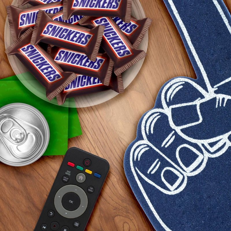 slide 6 of 13, Snickers Fun Size Chocolate Candy Bars - 10.59oz, 10.59 oz