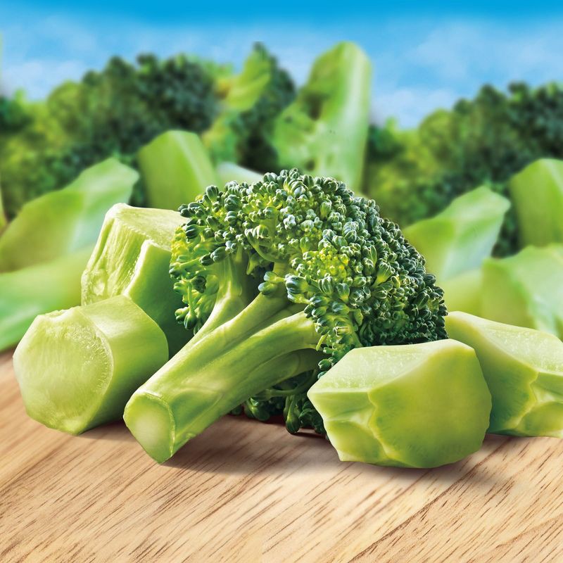 slide 2 of 5, Birds Eye Steamfresh Frozen Broccoli Cuts - 10.8oz, 10.8 oz