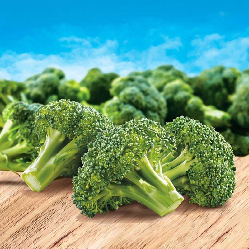 slide 2 of 5, Birds Eye Steamfresh Frozen Broccoli Florets - 10.8oz, 10.8 oz