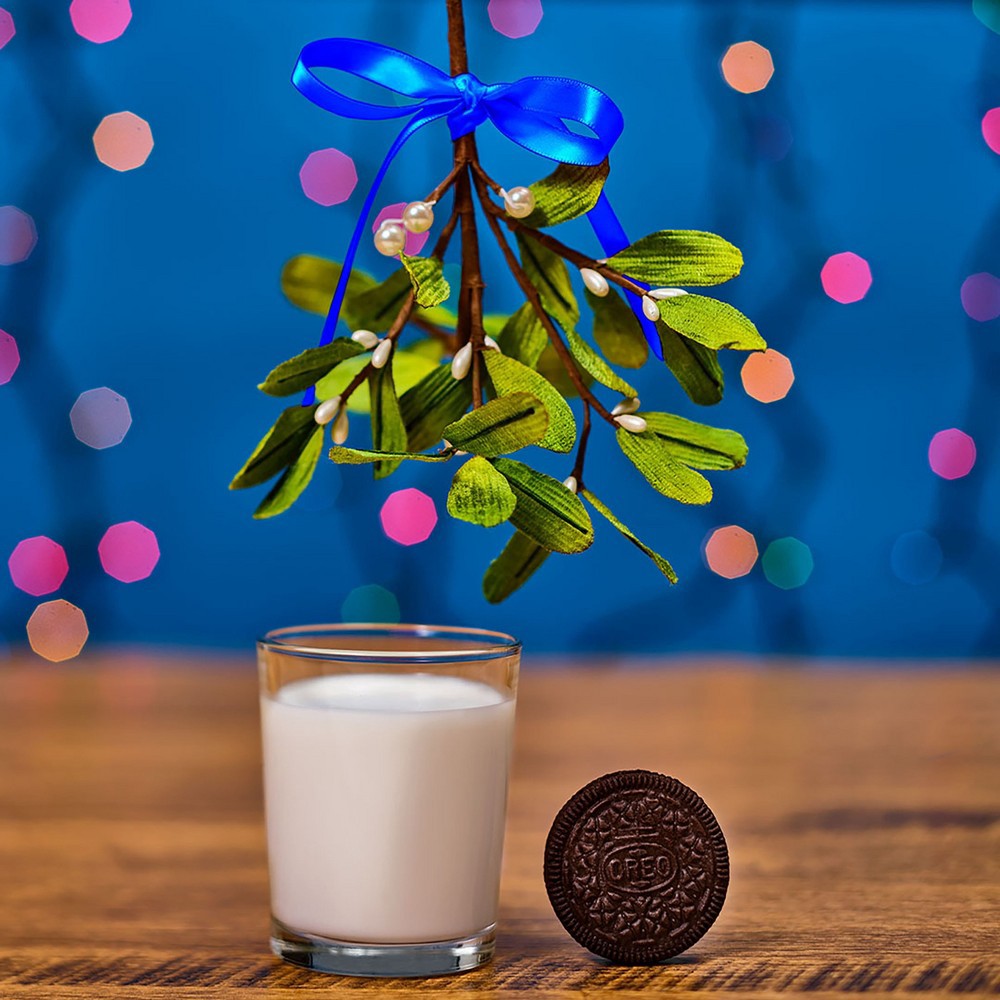 slide 5 of 15, Oreo Limited Edition Red Colored Creme Chocolate Sandwich Cookies - 20oz, 20 oz