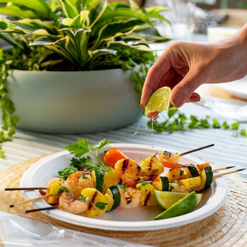 slide 4 of 6, Chinet Classic Dinner Plate 10 3/8" - 32ct, 32 ct