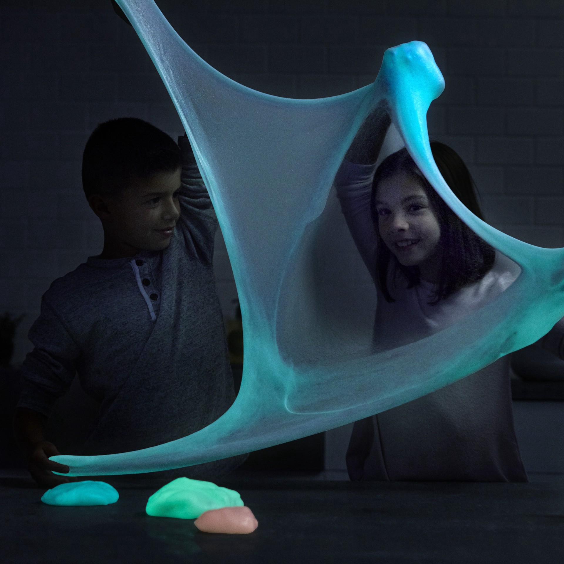 slide 4 of 9, Elmer's Elmer's Glow In The Dark Glue, 5 fl oz