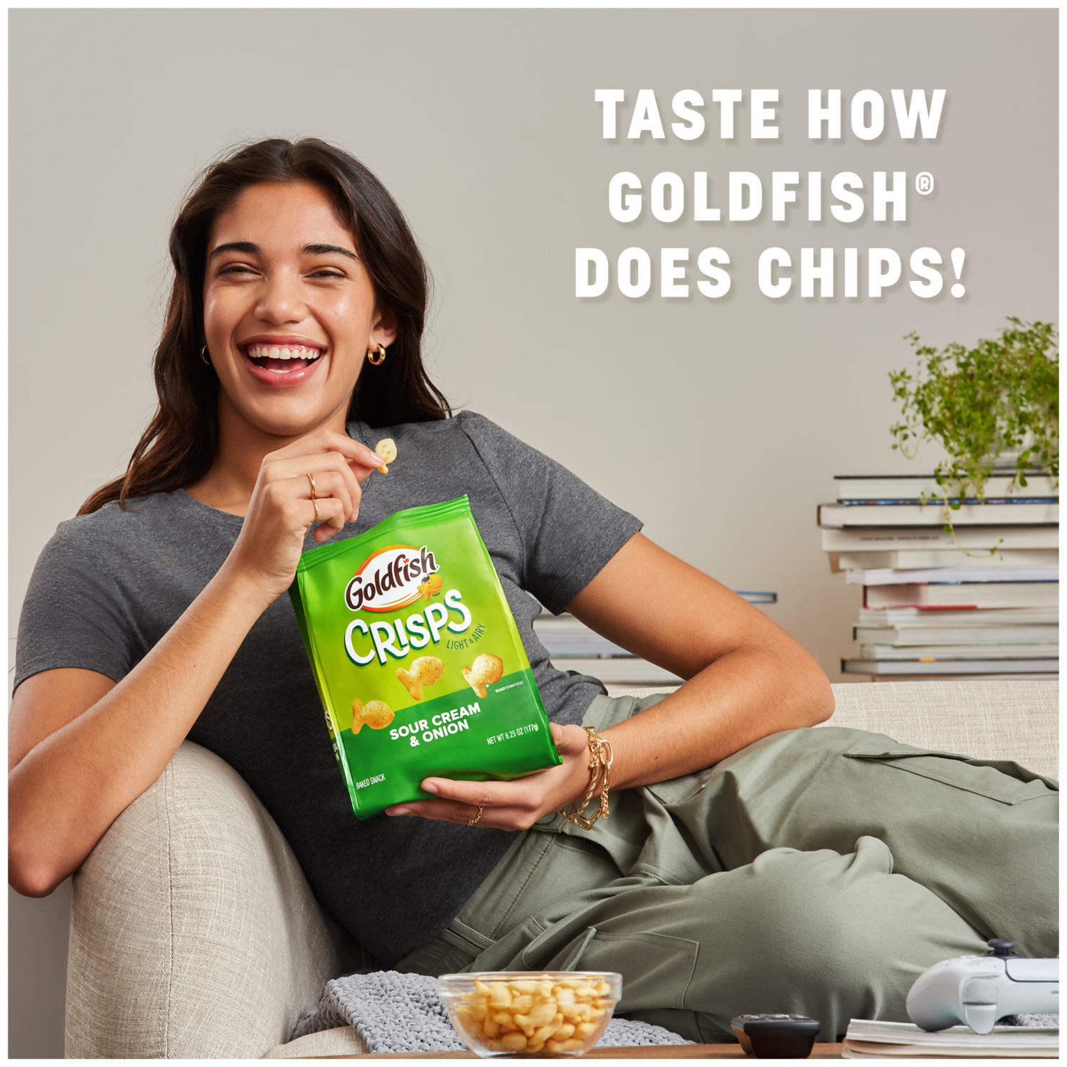 slide 6 of 8, Goldfish Sour Cream and Onion Flavored Crisps, 6.250 oz