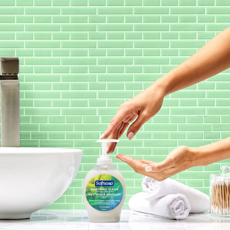 slide 2 of 18, Softsoap Moisturizing Liquid Hand Soap Pump - Soothing Aloe Vera - 7.5 fl oz, 7.5 fl oz
