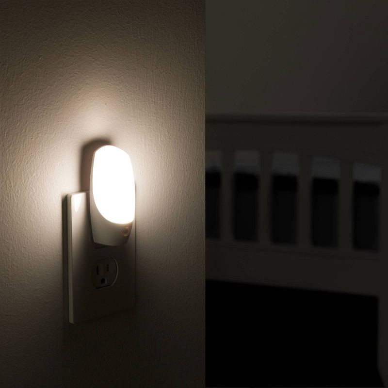 slide 5 of 21, Energizer 2pk LED Automatic Plug In Nightlights: Wall Plug Night Light for Bathroom, ETL Listed, 30,000 Hour Bulb Life, 2 ct