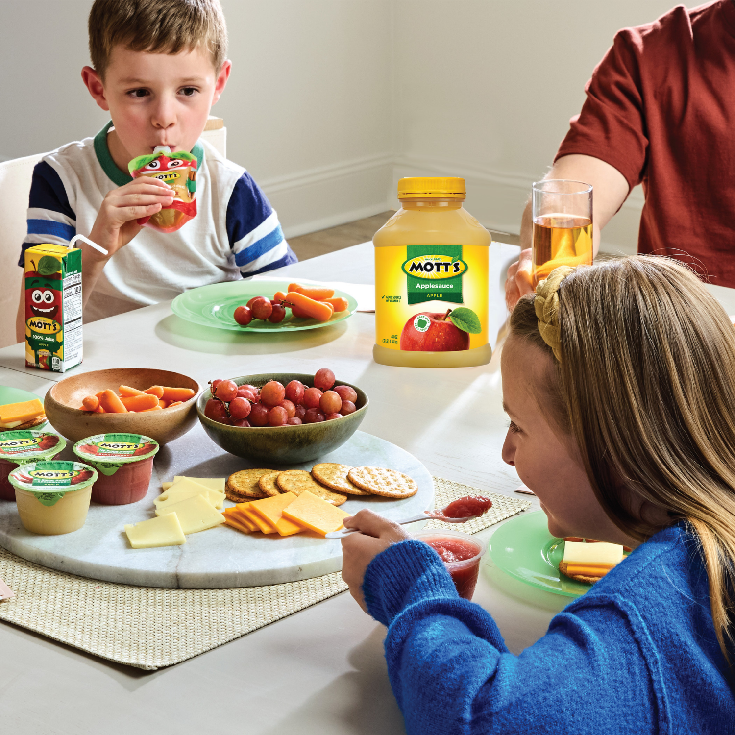 slide 2 of 5, Mott's Cinnamon Applesauce 48 oz, 48 oz