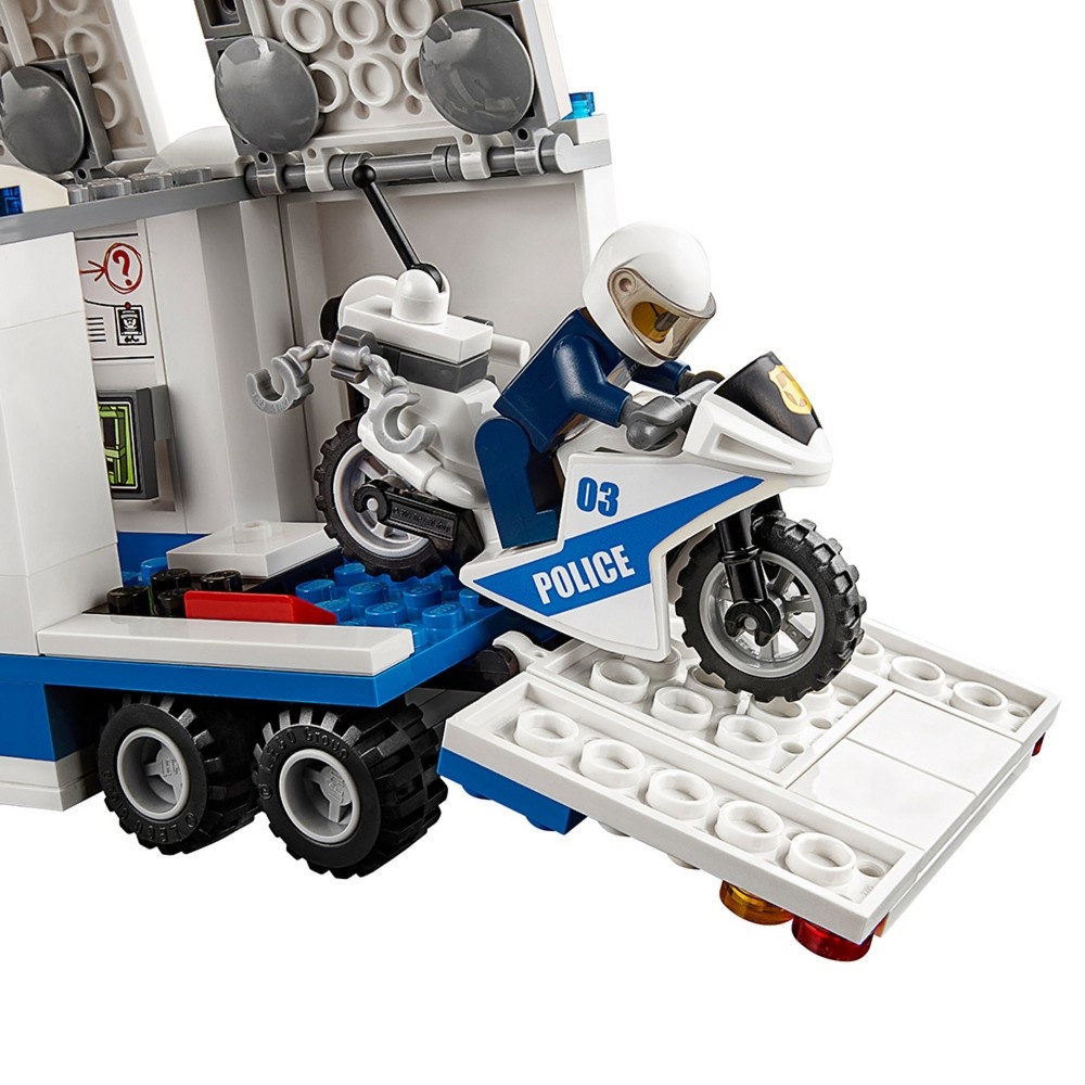 slide 3 of 18, LEGO City Police Mobile Command Center 60139, 1 ct