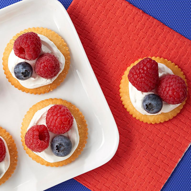 slide 5 of 14, RITZ Original Crackers Family Size - 20.5oz, 20.5 oz