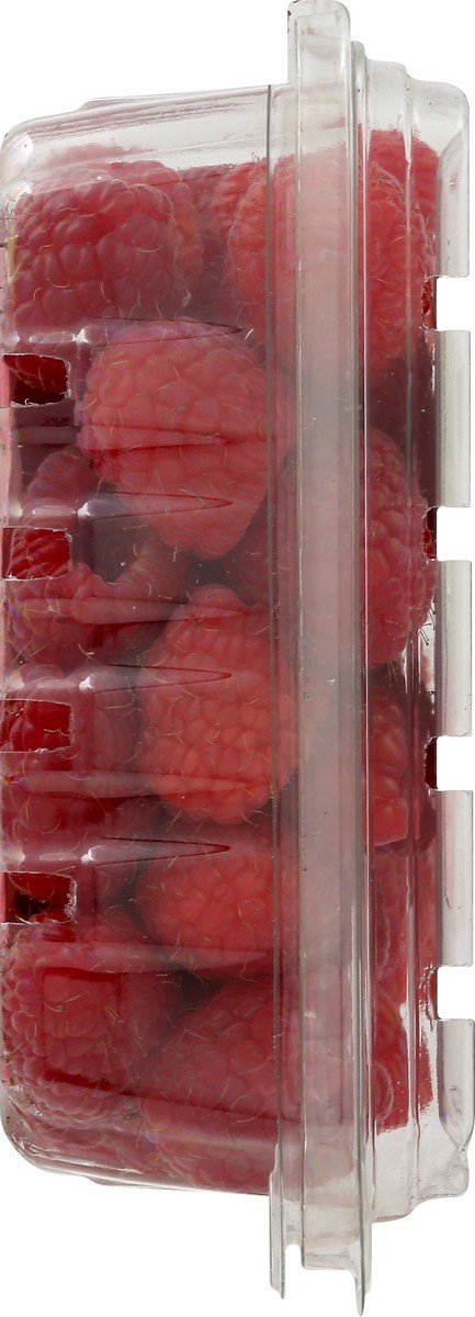 slide 6 of 7, Driscoll's Organic Raspberries 1 oz, 6 oz