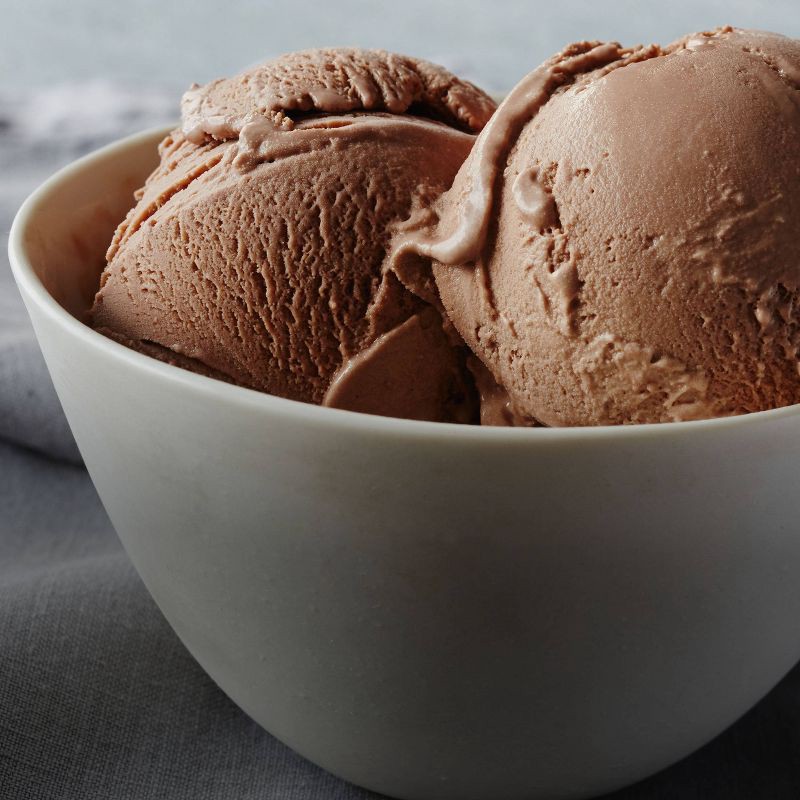 slide 7 of 12, Haagen-Dazs Chocolate Ice Cream - 14oz, 14 oz