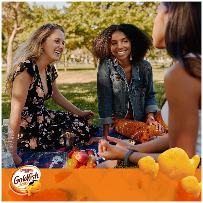 slide 9 of 12, Goldfish Dynamic Duo Variety Pack Colors Cheddar & Flavor Blasted Xtra Cheddar Snack Packs - 18oz/20ct, 18 oz, 20 ct