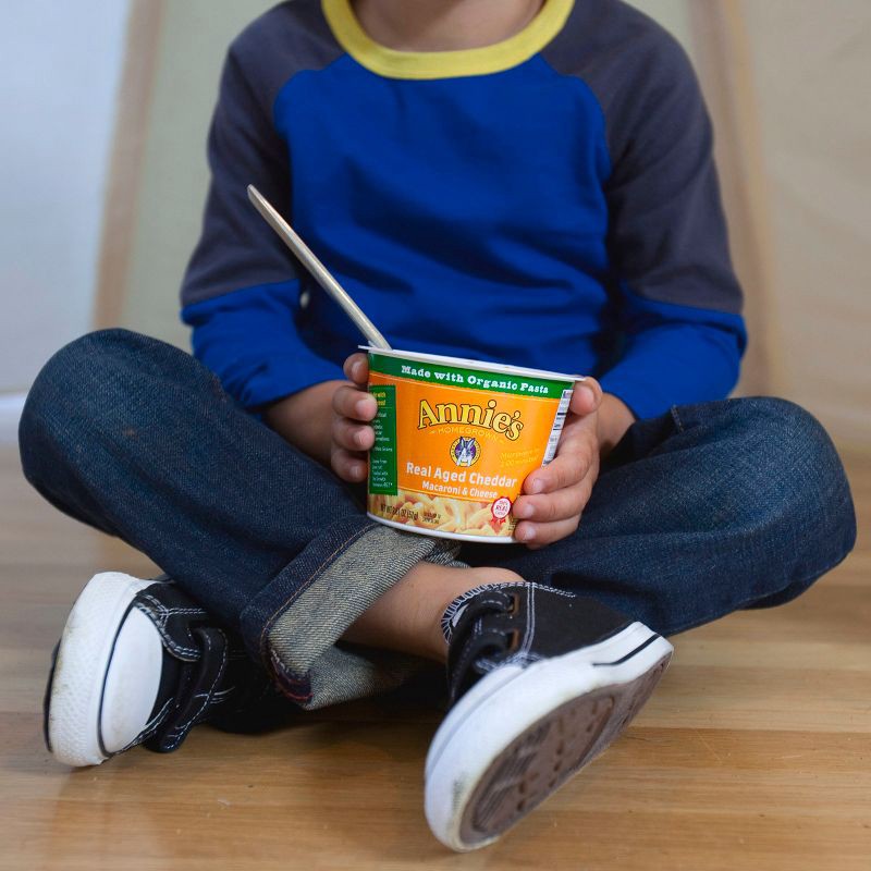 slide 4 of 8, Annie's Organic Real Aged Cheddar Mac and Cheese Microwavable Cups - 8.04oz/4pk, 8.04 oz, 4 ct