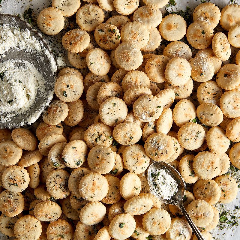 slide 4 of 6, Premium Original Soup and Oyster Crackers Lunch Snacks - 9oz, 9 oz