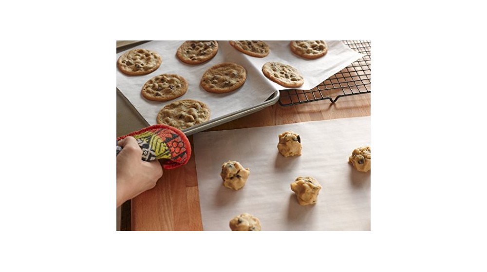 slide 4 of 5, Reynolds Kitchens Cookie Baking Sheets - 25ct/33.33 sq ft, 25 ct, 33.33 sq ft
