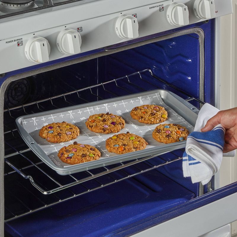 slide 6 of 7, Reynolds Kitchens Cookie Baking Sheets - 25ct/33.33 sq ft, 25 ct, 33.33 sq ft