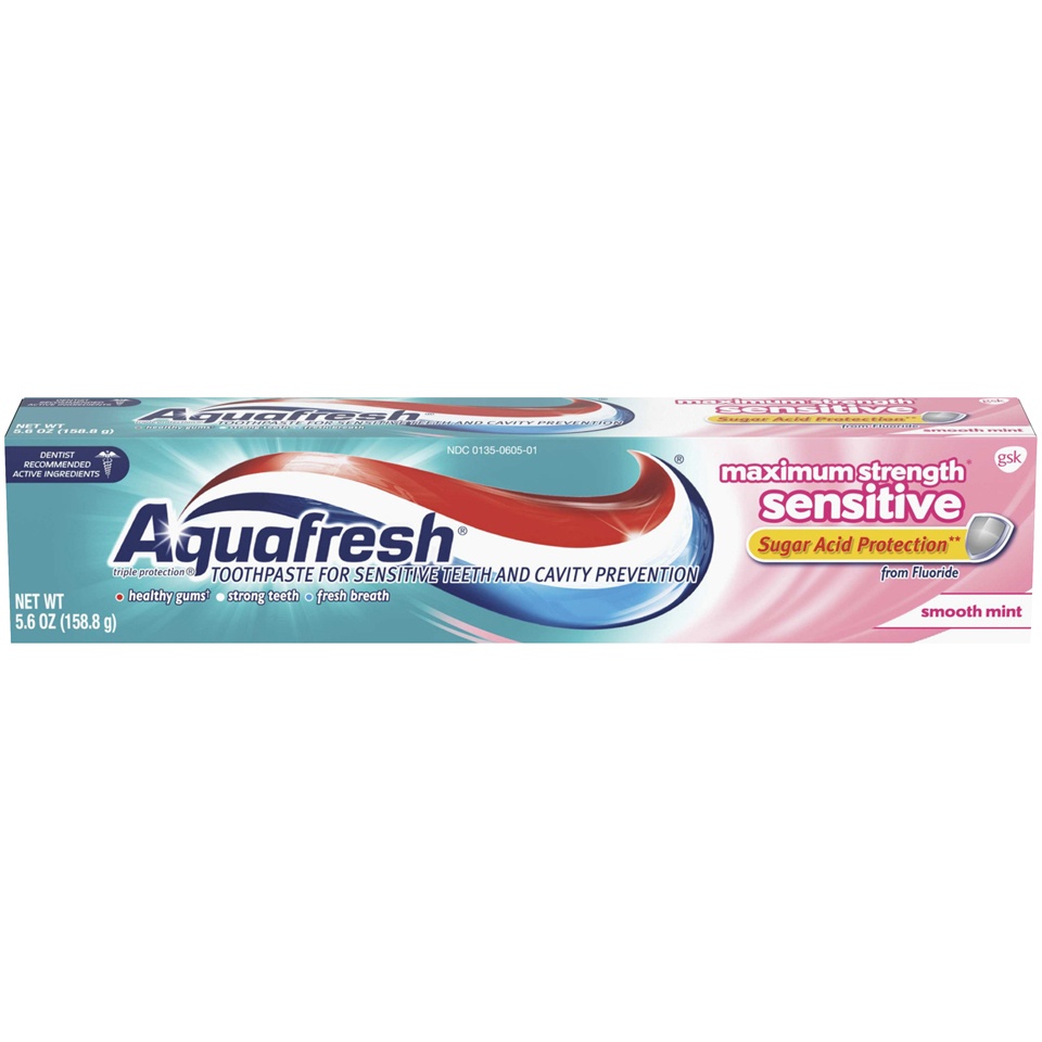 slide 1 of 1, AquaFresh Fluoride Toothpaste For Sensitive Teeth Smooth Mint, 5.6 oz