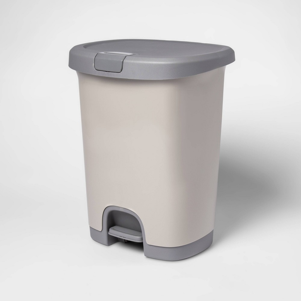 Hefty Lockable Step-On 7 Gallon Waste Can