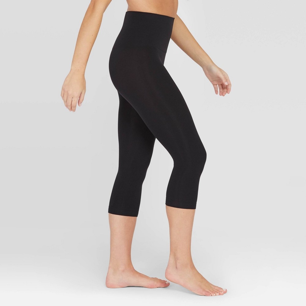 ASSETS by SPANX Women's Capri Cropped Seamless Leggings - Black 1X