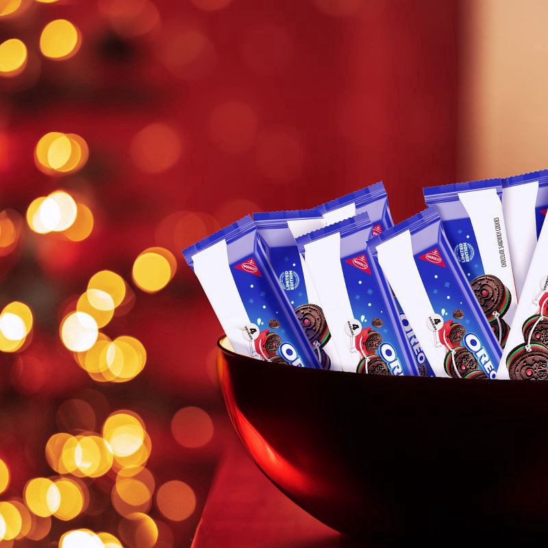 slide 9 of 13, OREO Red and Green Festive Cookies King Size - 2.04oz, 2.04 oz