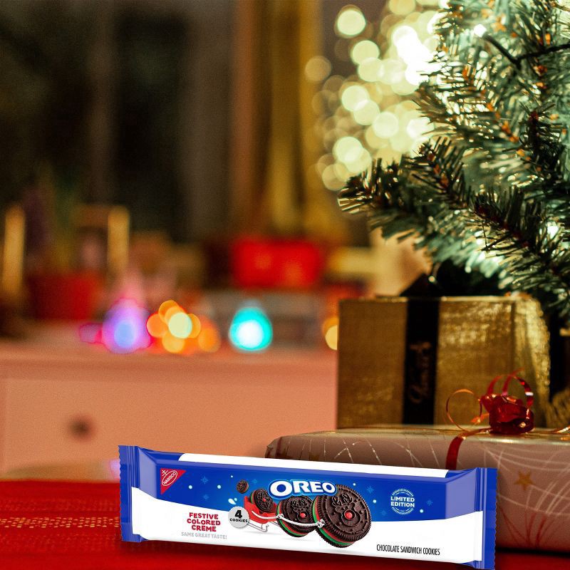slide 6 of 13, OREO Red and Green Festive Cookies King Size - 2.04oz, 2.04 oz
