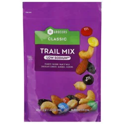 SE Grocers Classic Trail Mix 30 Ounces
