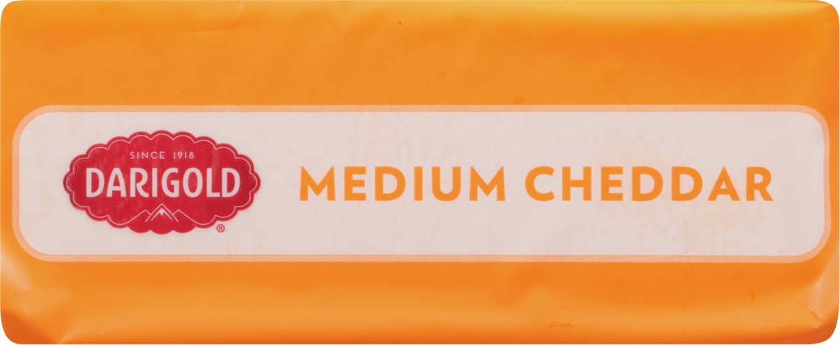 slide 8 of 9, Darigold Medium Yellow Cheddar Block, 32 oz