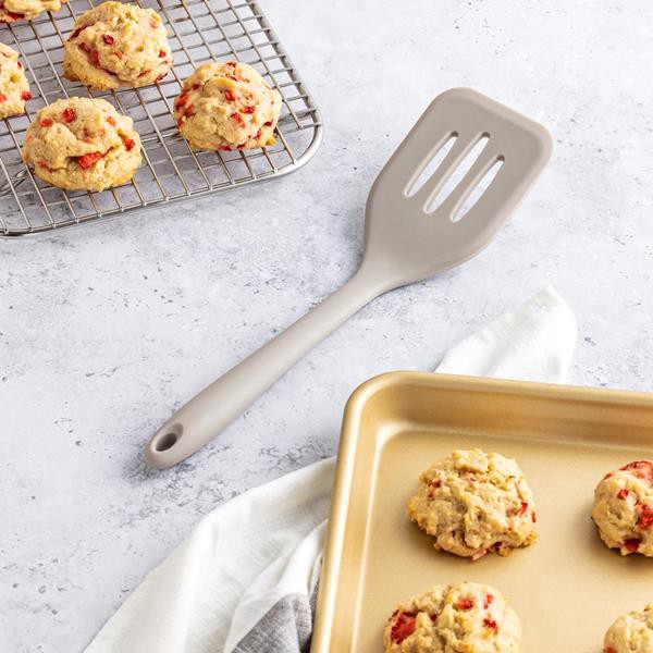 slide 1 of 1, Hy-Vee Seasons Silicone Slotted Turner In Chateau Gray, 1 ct