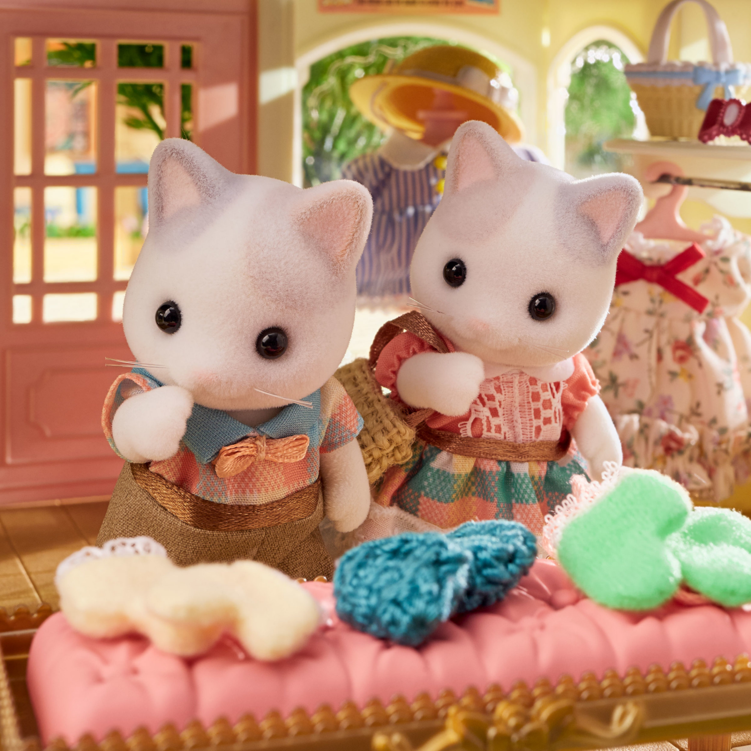 slide 3 of 8, Calico Critters Latte Cat Family, 1 ct