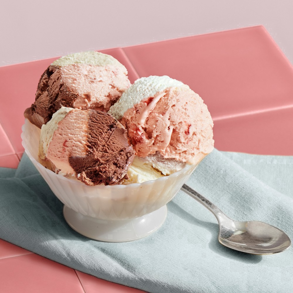 slide 19 of 31, Tillamook Neapolitan Ice Cream, 48fl-oz, 855 g