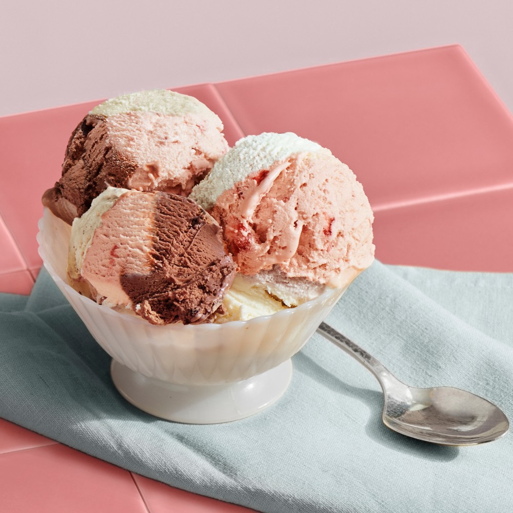 slide 18 of 31, Tillamook Neapolitan Ice Cream, 48fl-oz, 855 g