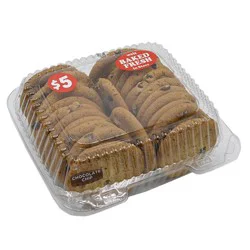Weis in Store Baked Soft And Chewy Chocolate Chip Cookies