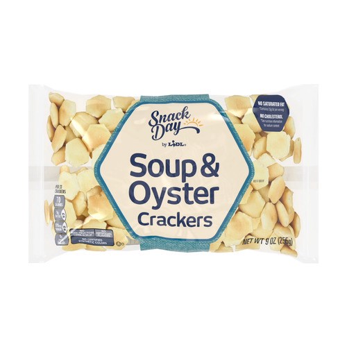 slide 1 of 1, Snack Day soup & oyster crackers, 9 oz