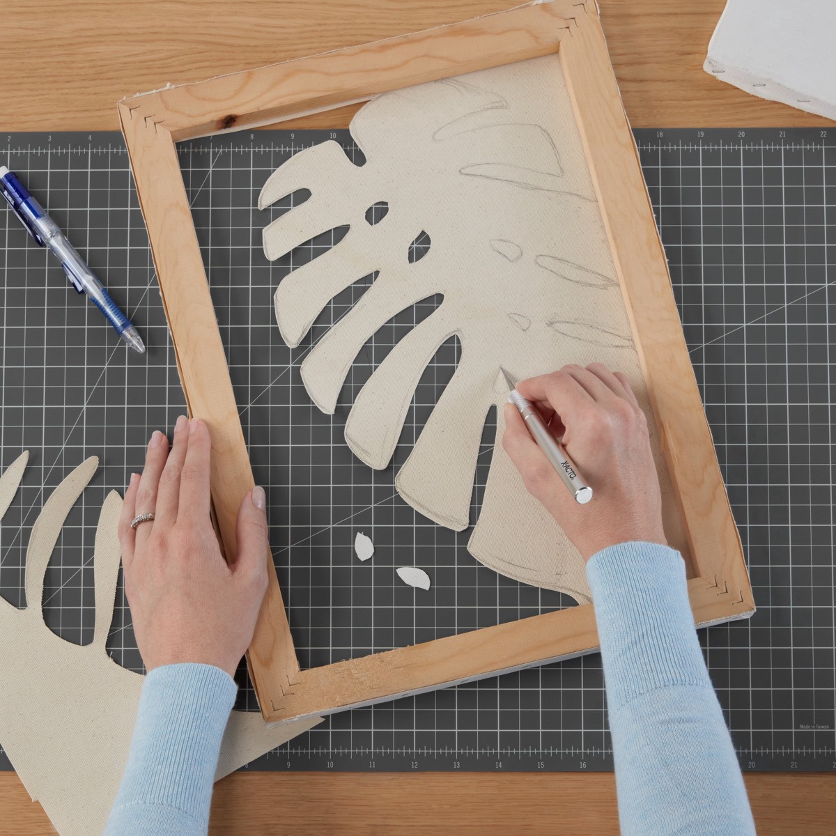 slide 4 of 4, X-Acto Basic Knife Set, no.2 knife for medium to heavy weight materials