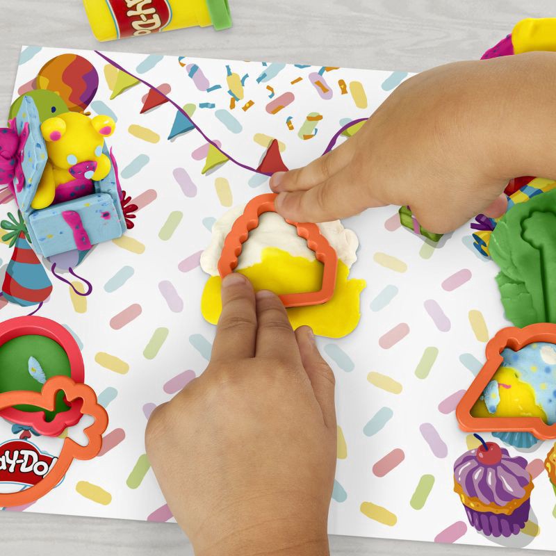 slide 11 of 11, Play-Doh Party Gifts Set, 1 ct