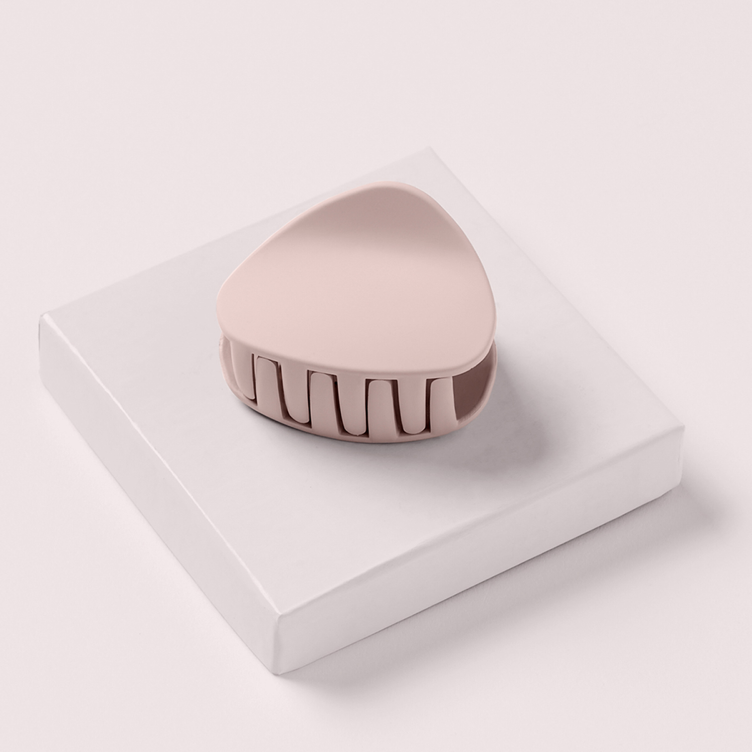 slide 2 of 3, The Hair Edit Curated Collection Shell Claw Clip 1 ea, 1 ct