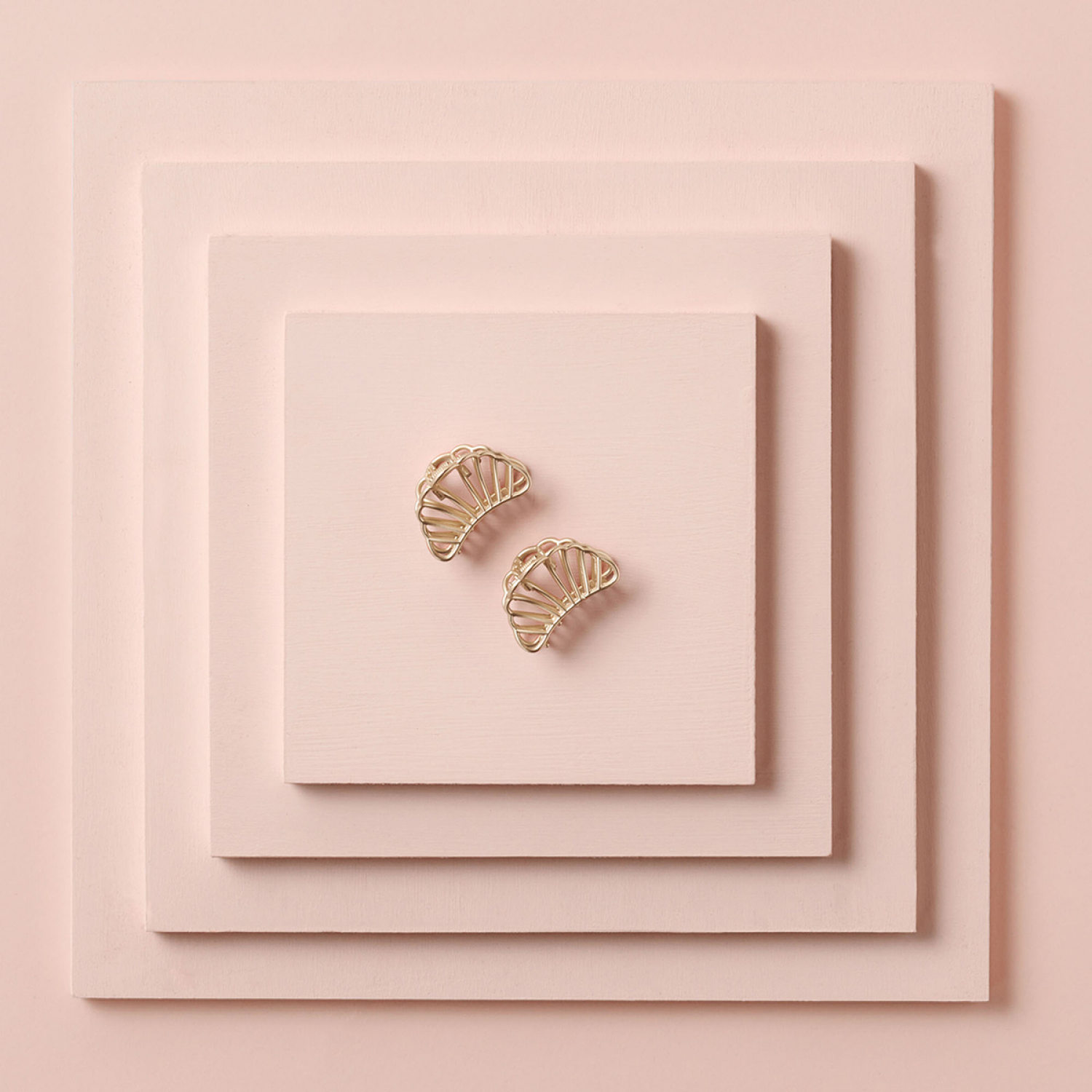 slide 5 of 6, The Hair Edit Petite Gilded Mermaid Shell Mini Claw Clips, 1 ct