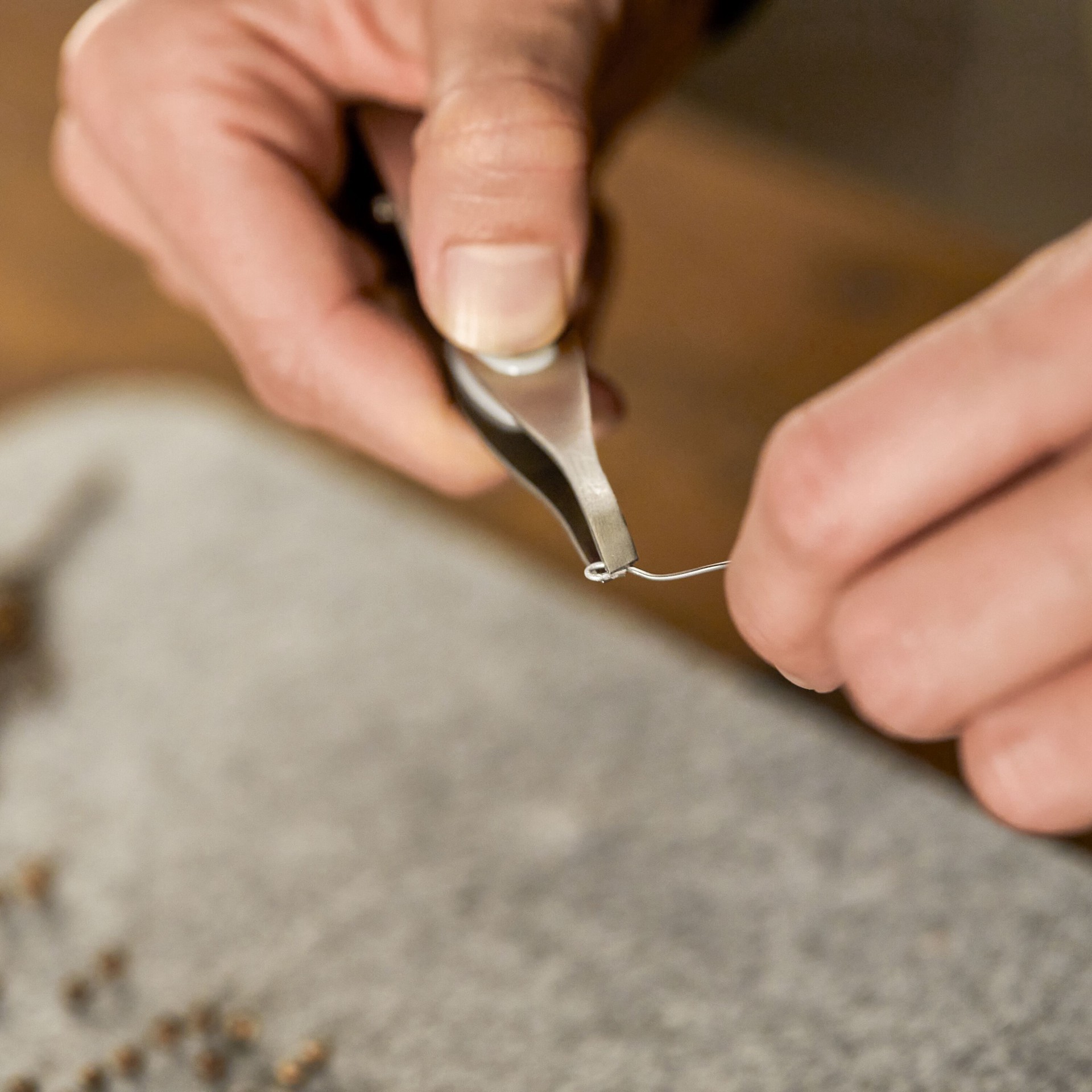 slide 3 of 3, Fiskars Led Tweezers, 3.9 in