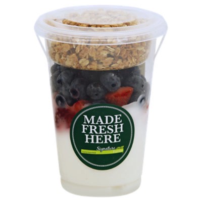 slide 1 of 1, Fresh Cut Yogurt Parfait Vanilla With Strawberry & Blueberry - 12 Oz (480 Cal), 12 oz