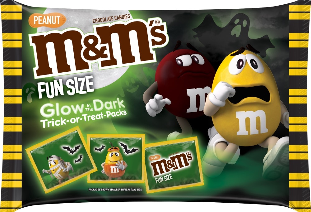 slide 1 of 1, M&M's Peanut Milk Chocolate Glow In The Dark Fun Size Halloween Trick Or Treat Packs, 15 oz