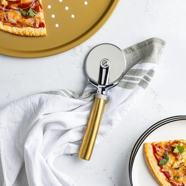 slide 1 of 1, Hy-Vee Seasons Pizza Wheel In Gold And Chateau Gray, 1 ct