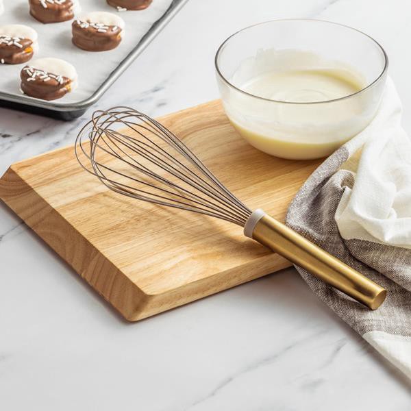 slide 1 of 1, Hy-Vee Seasons Whisk In Gold And Chateau Gray, 1 ct