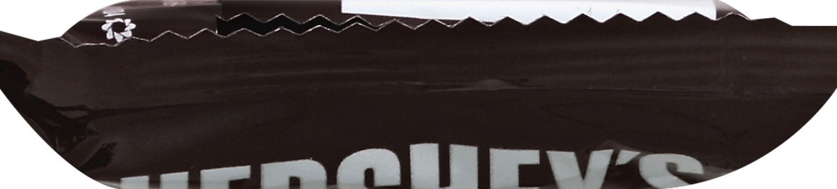 slide 3 of 5, Hershey's Cookie Layer Crunch Vanilla Creme Bar, 3.5 oz