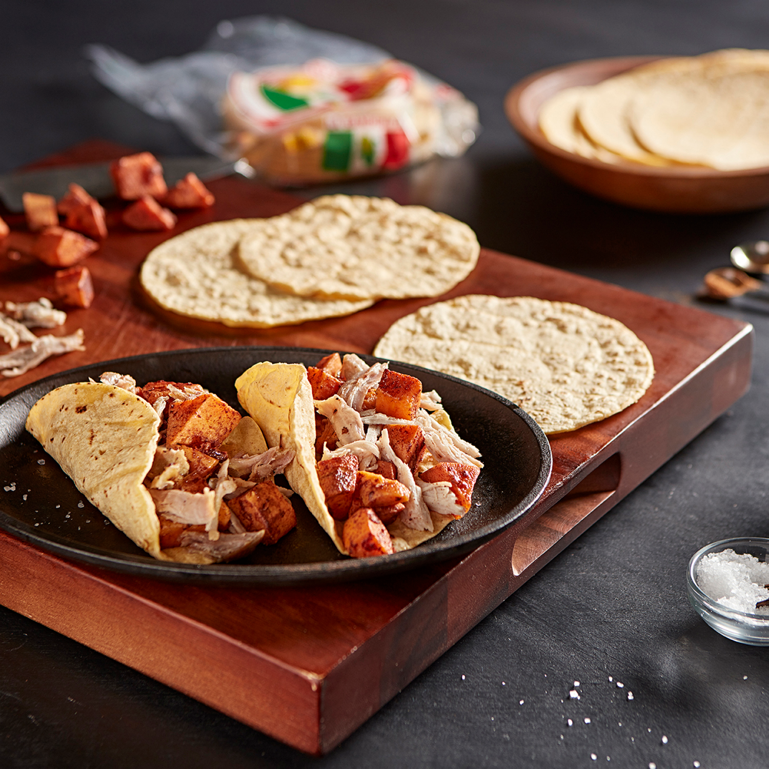 slide 5 of 5, La Banderita Corn Tortillas, 30 ct; 27 oz