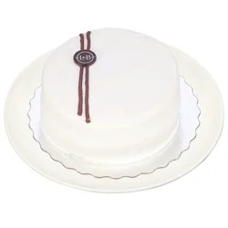 Lunds & Byerlys 7 Inch Marble Cake with White Icing, 1 Each