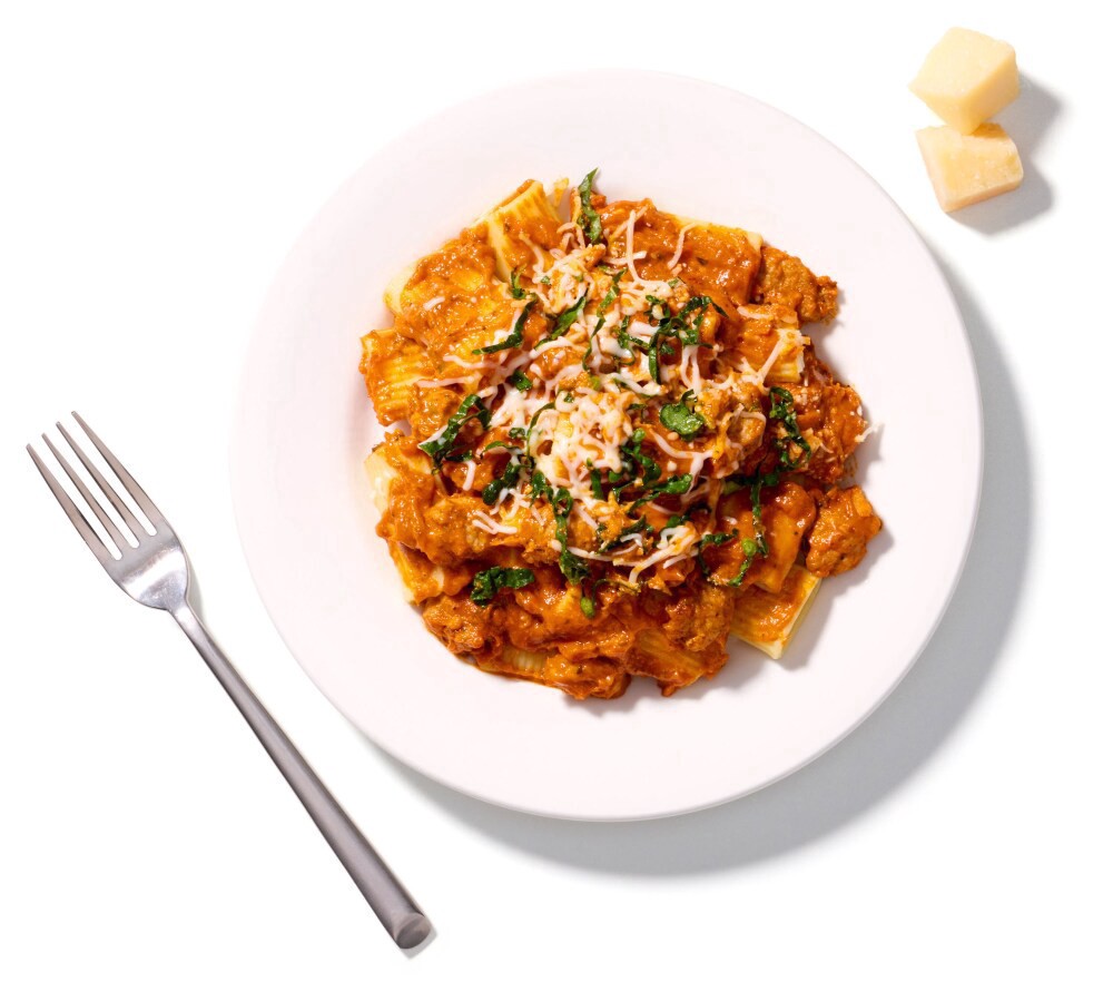 slide 1 of 5, Deli Kitchen Rigatoni Alla Vodka with Sweet Italian Pork Sausage, 13.5 oz