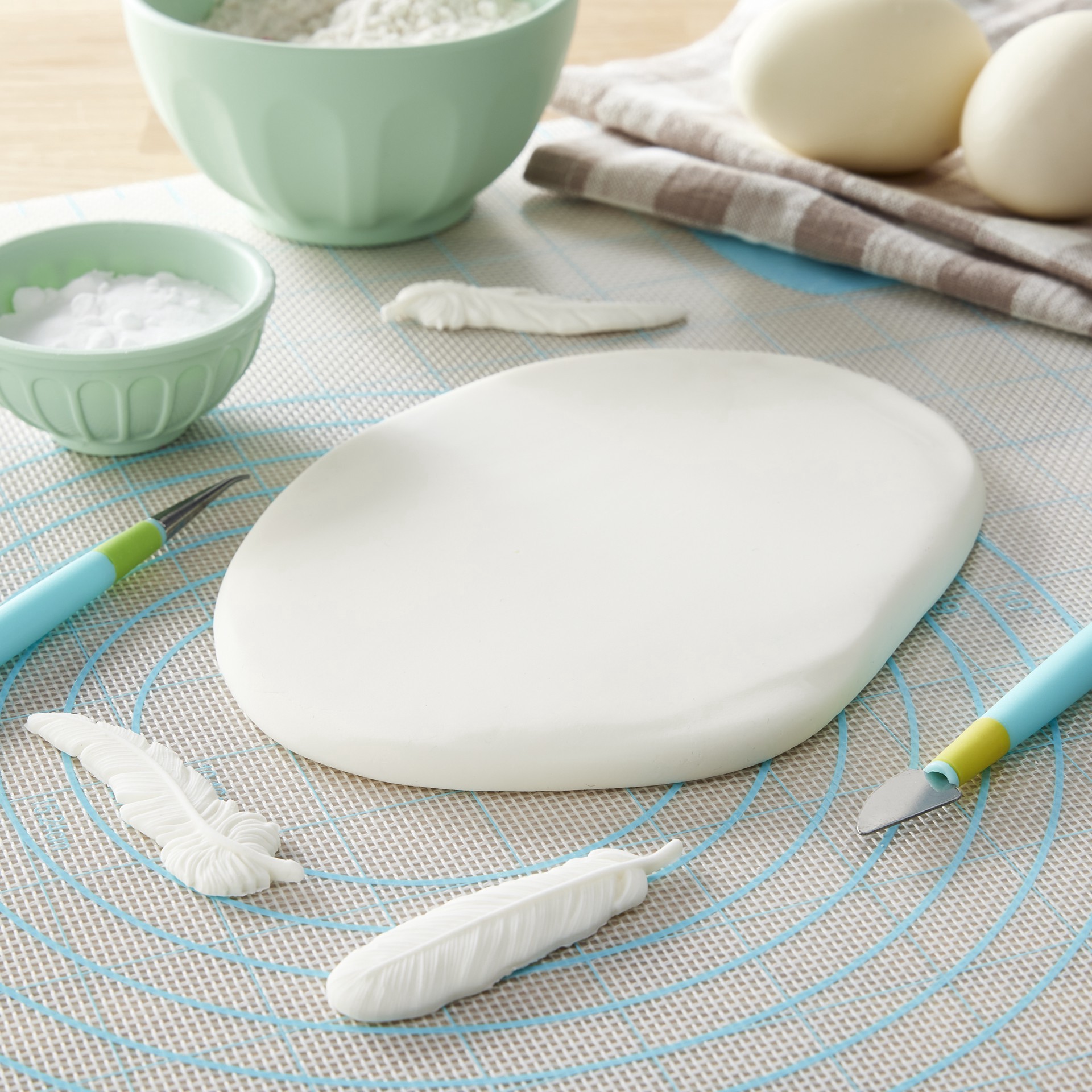 slide 4 of 5, Satin Ice White Vanilla Fondant, 5lb., 5 lb